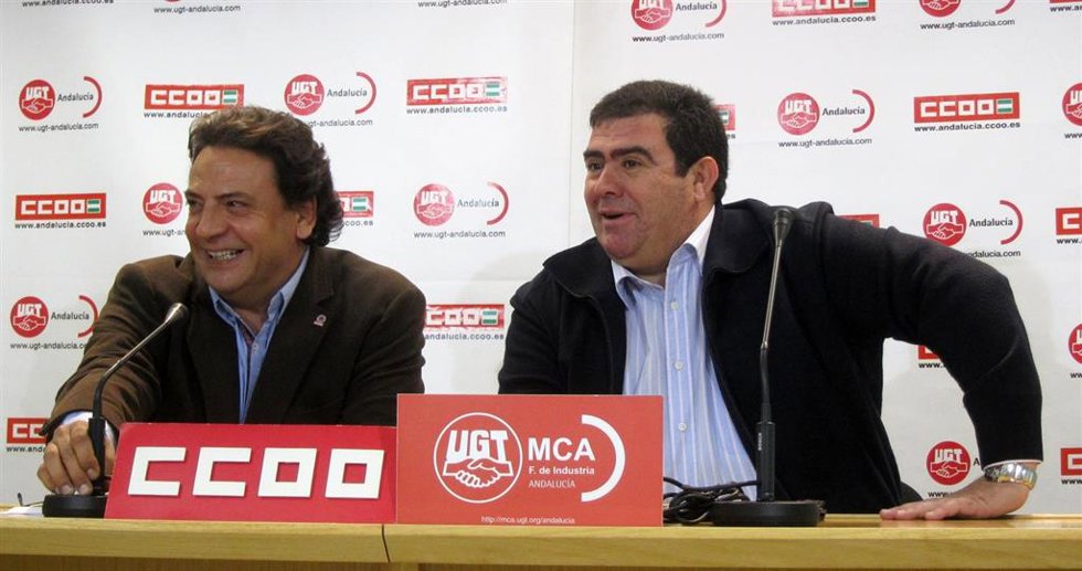Archivo - A la izquierda, el secretario de Estrategias Sectoriales de CCOO de Andalucía, Enrique Manuel Jiménez.