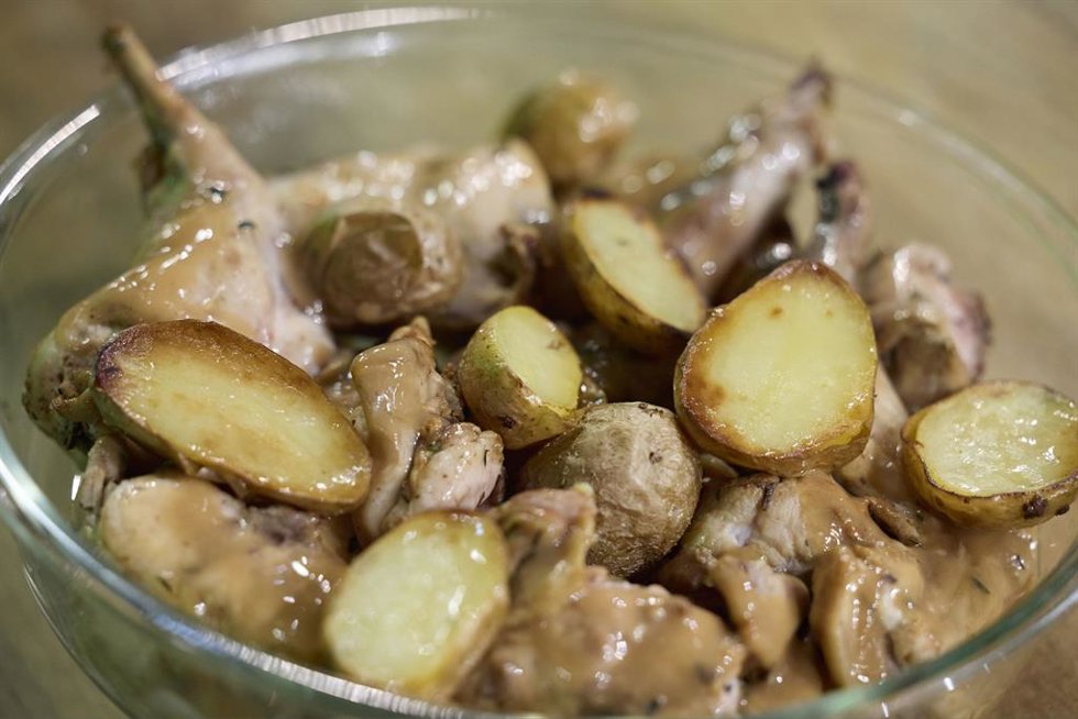 Cazuelita de carne de conejo en freidora de aire