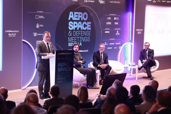 El director general de Andalucía Trade, Antonio Castro, interviene en la apertura de las conferencias plenarias del Aerospace&Defense Meetings-ADM Sevilla 2026. 