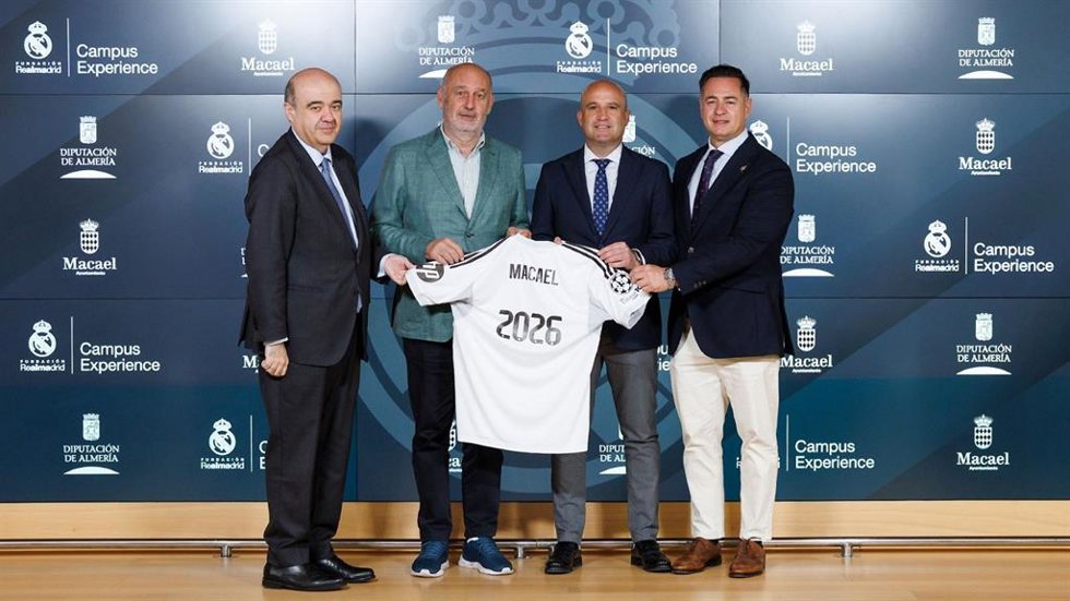 Presentación de la segunda edición del campus de fútbol de la Fundación Real Madrid en Macael (Almería).