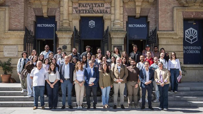 Foto de familia en la 15ª Jornada Técnica del Máster Interuniversitario en Agroalimentación.
