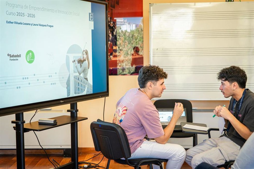 Ambas iniciativas tienen como objetivo preparar a los músicos para los retos del mercado laboral actual y fomentar la creación de proyectos con impacto social, educativo, artístico y medioambiental.
