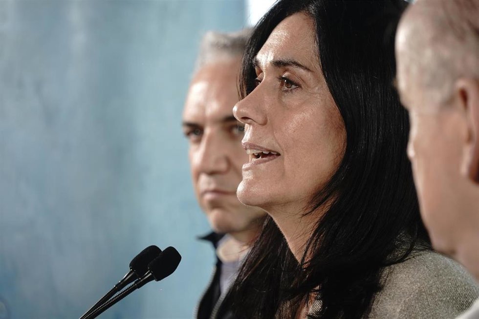 Archivo - La secretaria general del PP de Galicia, Paula Prado (d), realiza declaraciones a los medios en el marco de la 28 Interparlamentaria del PP, en el Palexco, a 9 de enero de 2026, en A Coruña.