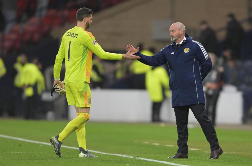 Archivo - Craig Gordon, en un partido con la selección escocesa.