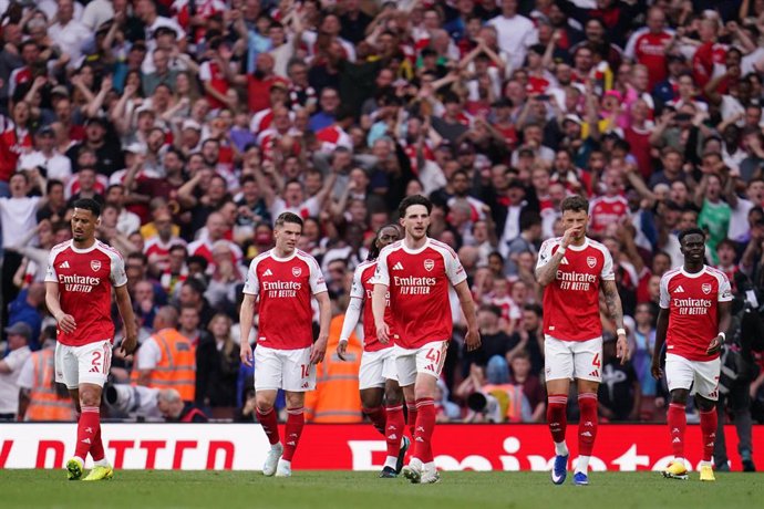 May 2, 2026, London, England, United Kingdom: Arsenal players walk back from goal celebration during the Premier League match Arsenal vs Fulham at Emirates, London, United Kingdom on 02 May 2026.