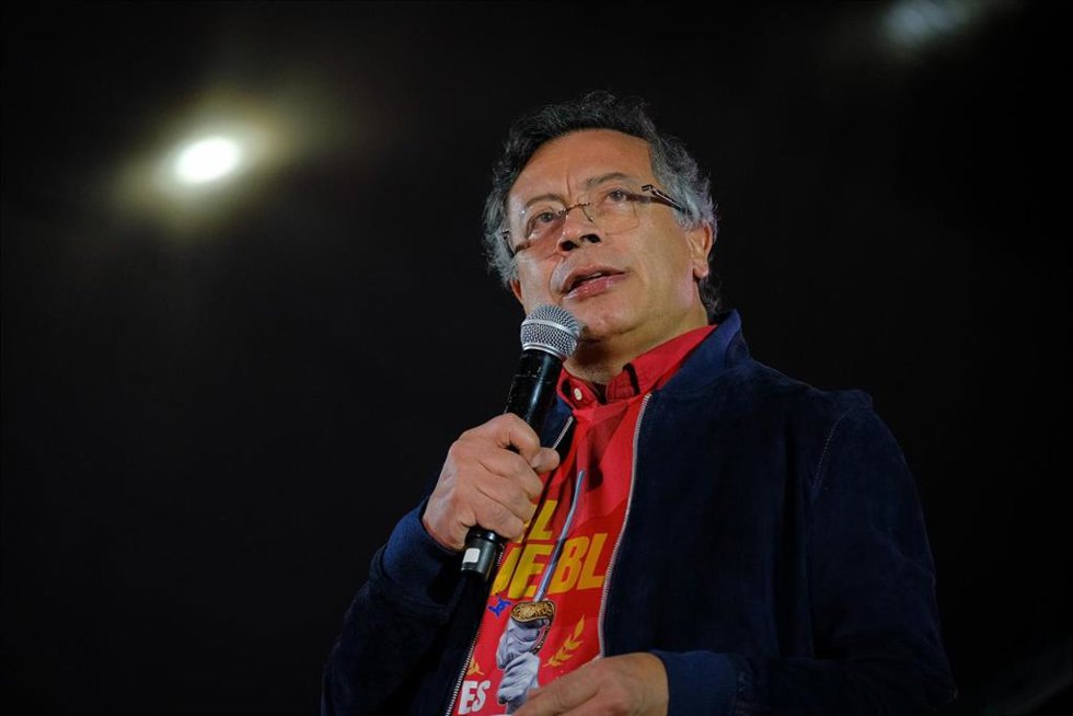 Archivo - El presidente de Colombia, Gustavo Petro, en una marcha por la paz