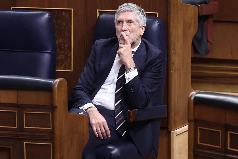 Archivo - El ministro de Interior, Fernando Grande Marlaska, durante un pleno en el Congreso de los Diputados.