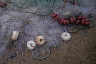 Archivo - Redes de pesca durante la protesta de la flota pesquera de bajura, a 19 de enero de 2026, en Barcelona, Catalunya (España). La flota de pesca de bajura comienza un paro indefinido para protestar contra la nueva normativa europea que obliga a los