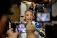 Sumar, tras el auto de Zapatero, exige regular la actividad de expresidentes y admite que la resolución "no huele bien"