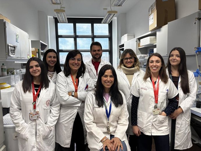 La Dra. Valdor (En El Centro) Junto A Miembros De Su Equipo De Investigación UMU-IMIB; En La Parte De Atrás, De Izda A Derecha, Isabel María Martínez (Coautora Del Trabajo), María Dolores Salinas Hidalgo, Elena Naranjo Y María Luisa Molina