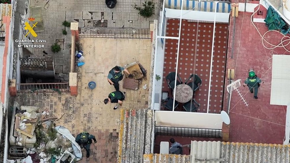 Imagen de dron de la operación desarrollada por la Guardia Civil de Pilas (Sevilla).