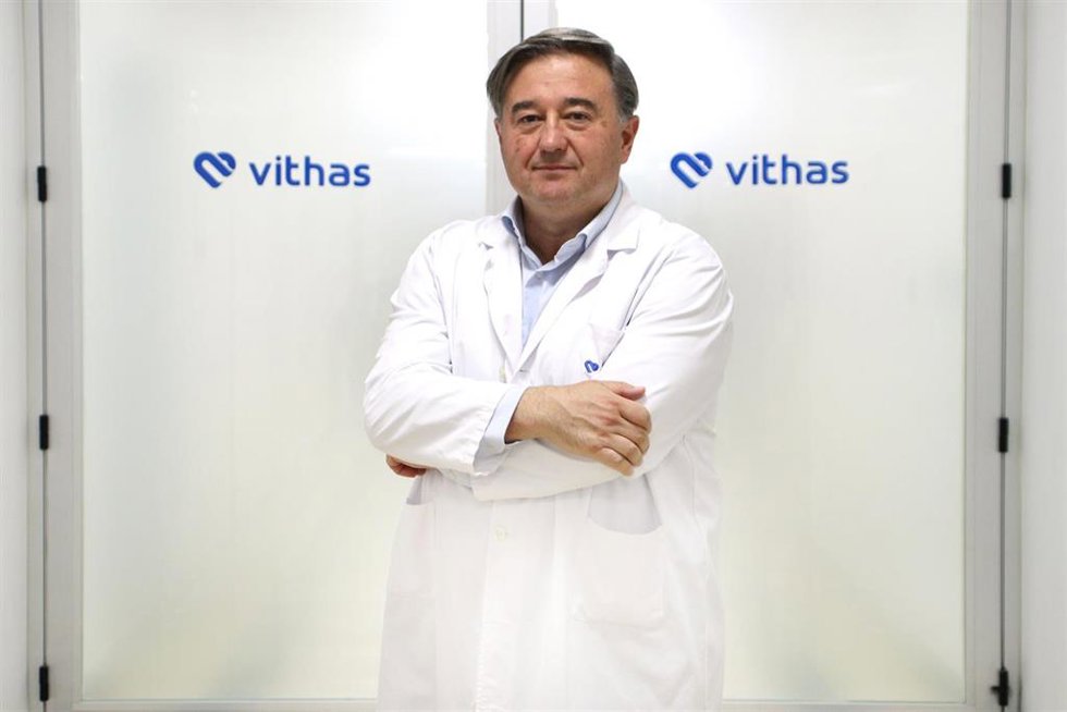 Rafael del Río Villegas, responsable de la Unidad de Neurofisiología y Trastornos de Vithas Madrid La Milagrosa y Arturo Soria