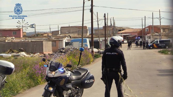 Archivo - Arquivo - A Polícia Nacional realiza uma operação na vila de Son Banya contra crimes contra a saúde pública