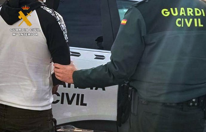 Archivo - Detenido por la Guardia Civil. Archivo