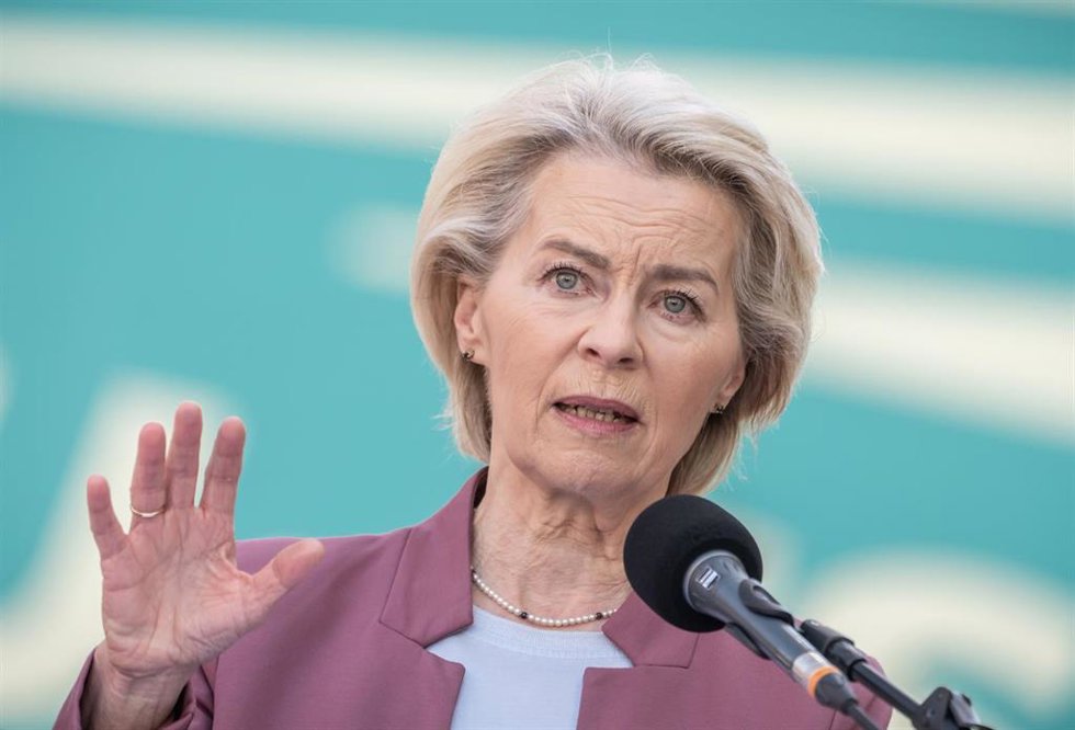 Ursula von der Leyen, presidenta de la Comisión Europea, habla antes del inicio de la reunión de dos días del comité ejecutivo del grupo parlamentario.