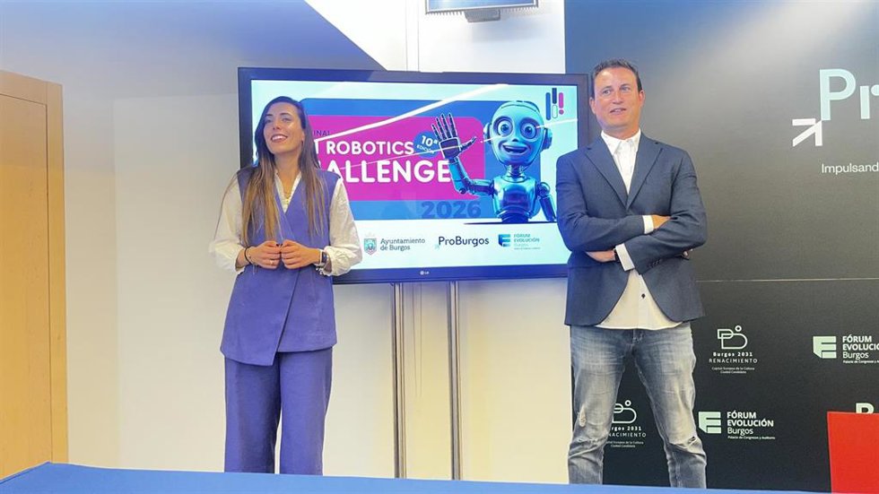 La presidenta de ProBurgos, Andrea Ballesteros, y el director de Fundación Asti, Rubén Martínez, en la presentación de la final del X 'ASTI Robotics Challenge'.