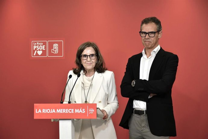 El secretario de Educación del PSOE, Félix Alonso y la diputada Teresa Villuendas