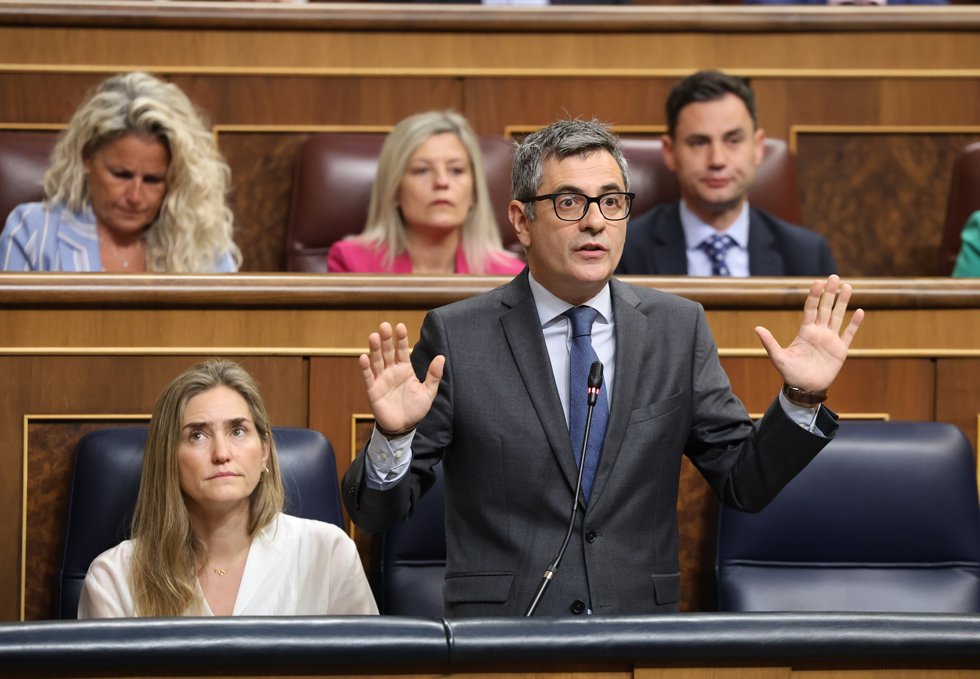 El ministro de la Presidencia, Justicia y Relaciones con las Cortes, Félix Bolaños, interviene durante una sesión de control al Gobierno, en el Congreso de los Diputados, a 20 de mayo de 2026, en Madrid (España).