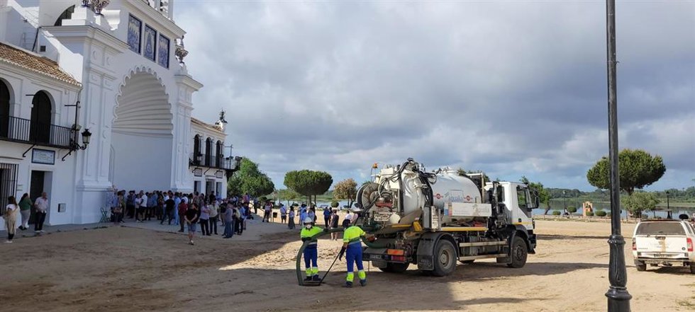 Trabajos previos en el abastecimiento del agua de El Rocío.