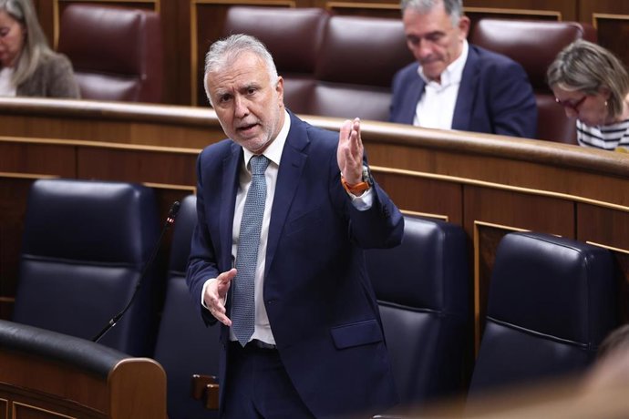 Archivo - El ministro de Política Territorial, Ángel Víctor Torres, durante un pleno en el Congreso de los Diputados, a 15 de abril de 2026, en Madrid (España). 