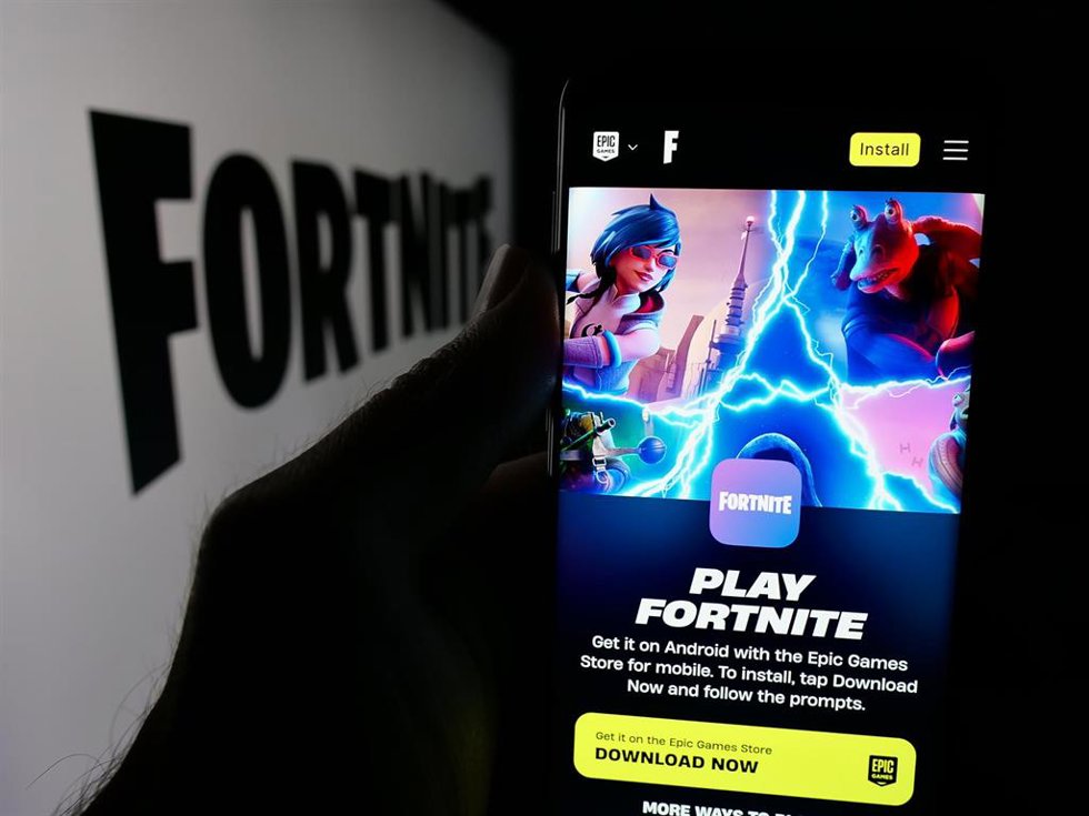 Archivo - June 5, 2025, Germany: In this photo illustration, a smartphone with the web page of online video game platform Fortnite is seen on screen in front of logo.