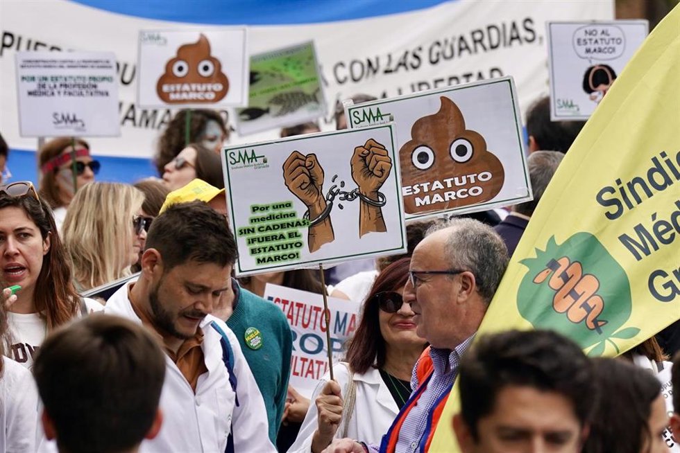 Manifestación de médicos en Málaga en el tercer día de huelga contra el Estatuto Marco del Gobierno central. A 29 de abril de 2026 en Málaga (Andalucía, España). 