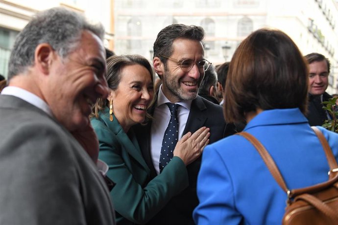 Archivo - (I-D) El coordinador general del PP, Elías Bendodo; la secretaria general del PP, Cuca Gamarra, y el vicesecretario de Cultura y Sociedad Abierta y portavoz del PP, Borja Sémper.