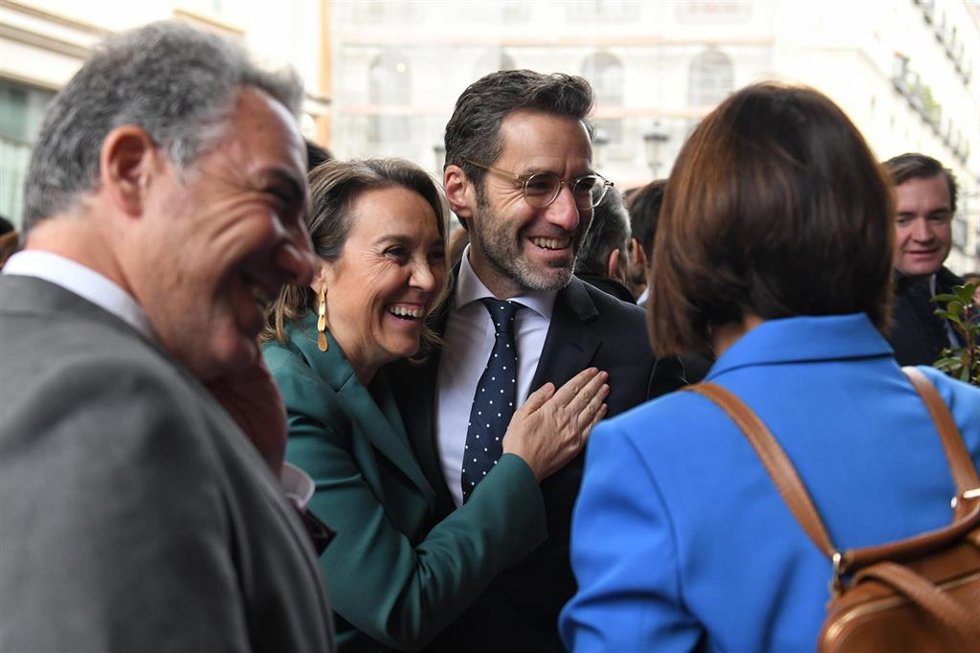 Archivo - (I-D) El coordinador general del PP, Elías Bendodo; la secretaria general del PP, Cuca Gamarra, y el vicesecretario de Cultura y Sociedad Abierta y portavoz del PP, Borja Sémper.