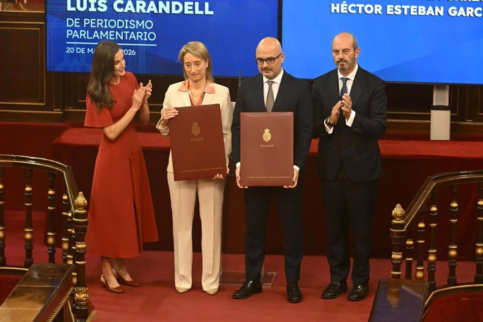 La Reina Letizia entrega el Premio "Luis Carandell" de Periodismo Parlamentario en la categoría de “Parlamentarismo” a Paloma Cervilla del diario “The Objetive”, en el Palacio del Senado, a 20 de mayo de 2026, en Madrid (España).
