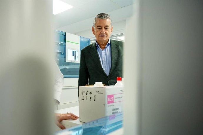 El consejero de Sanidad, Presidencia y Emergencias de la Junta, Antonio Sanz, cuyo departamento va a destinar tres millones para subvencionar proyectos de investigación.