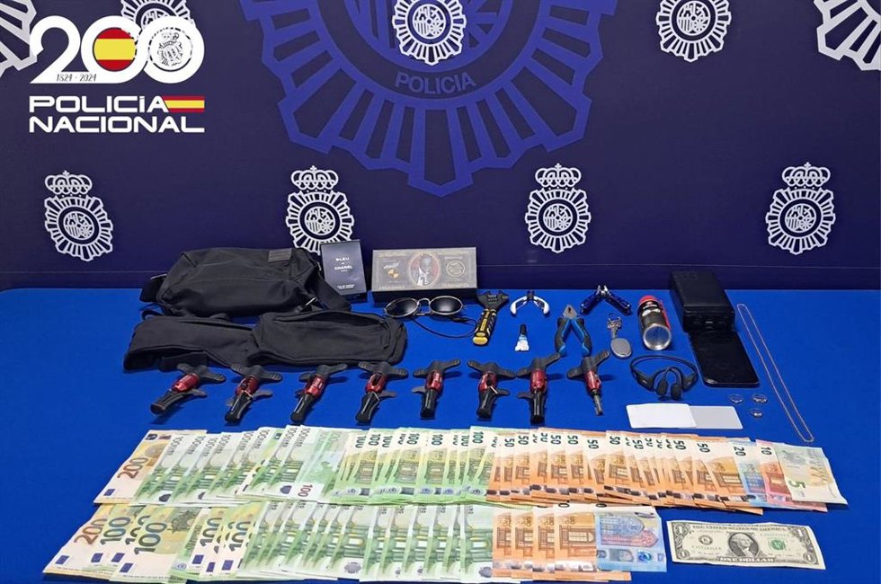 Efectos recurados por la Policía Nacional que fueron sustraidos por los sospechosos.