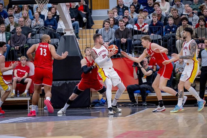 Archivo - Fran Guerra durante el Dinamarca-España de la fase de clasificación para el Mundobasket 2027