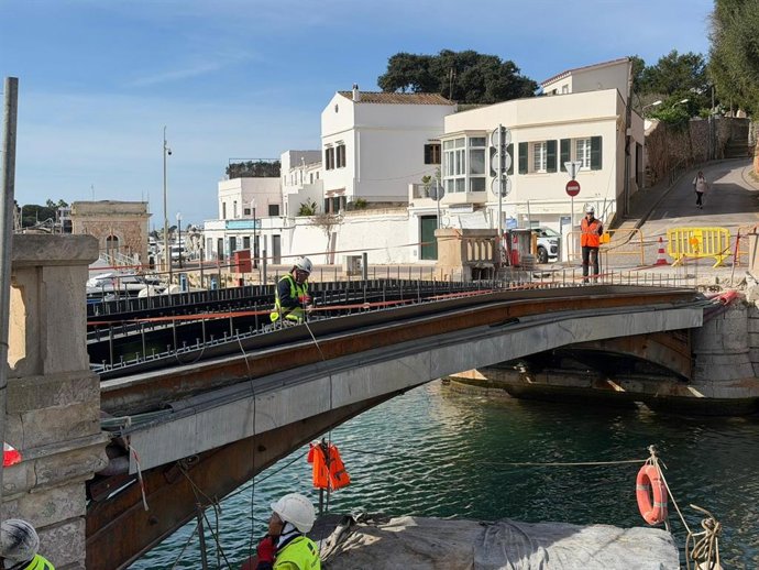 Archivo - Obras en el puente de Sa Colàrsega en Ciutadella.