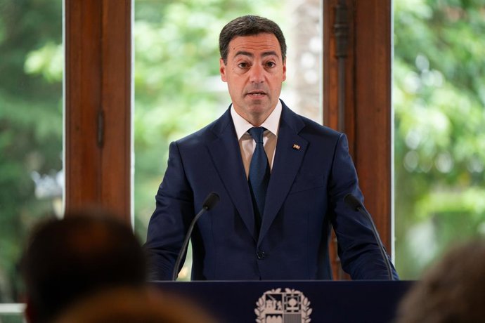 El Lehendakari, Imanol Pradales, durante una declaración institucional por el fallecimiento de Carlos Garaikoetxea, en Ajuria Enea, a 5 de mayo de 2026, en Vitoria, Álava, País Vasco (España). Pradales ha ensalzado la figura del ex presidente del Gobierno