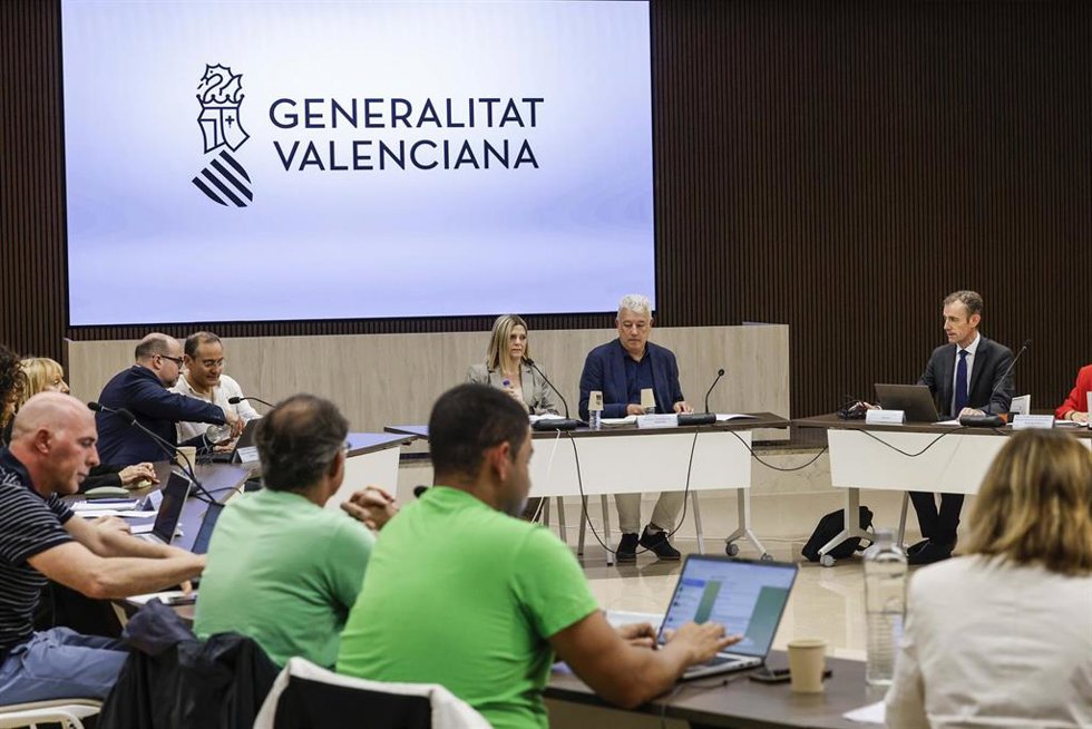 La consellera de Educación, Cultura y Universidades de la Generalitat Valenciana, Carmen Ortí, se reúne con los sindicatos del ámbito educativo, a 18 de mayo de 2026, en Valencia
