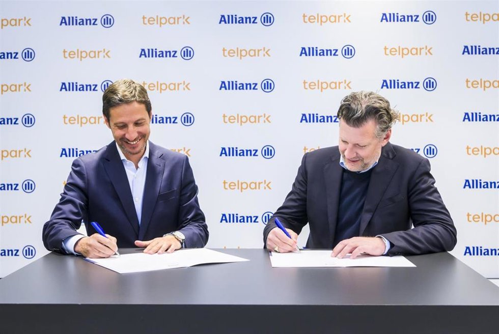 Archivo - Firma de colaboración entre Allianz y Telpark.