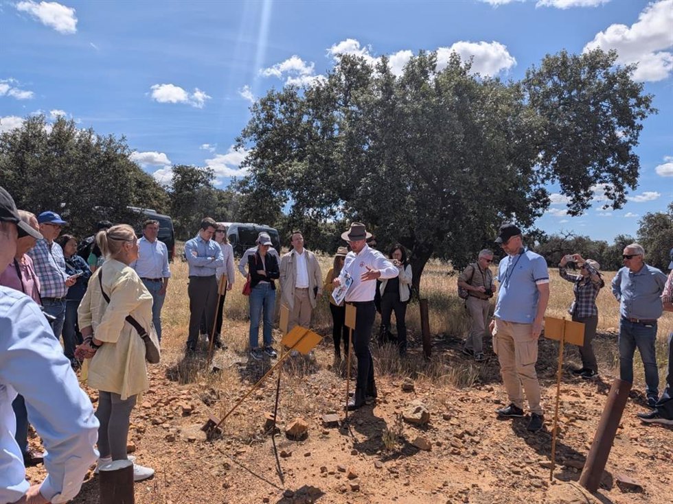 Un momento de la visita a la zona, en el término municipal de Fuente Obejuna, donde se desarrolla el Proyecto Oropesa.