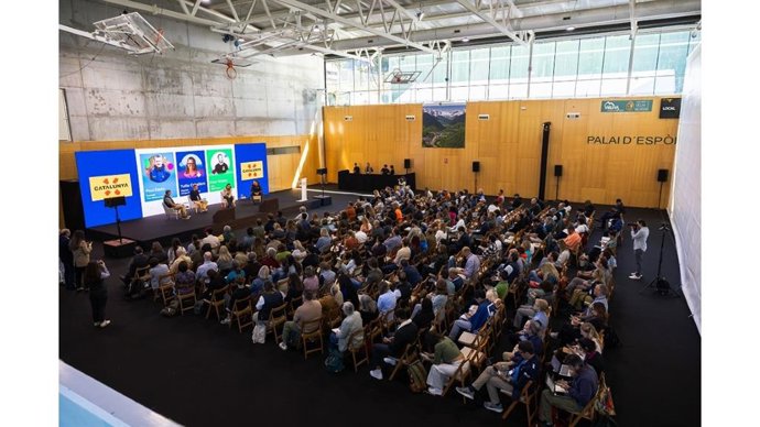 Sessió plenària durant l'AdventureELEVATE Europe 2026