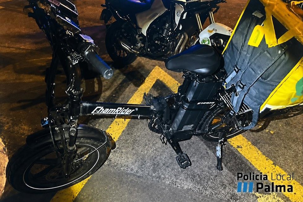 Investigado por conducir sin permiso un ciclomotor que hacía pasar por bicicleta eléctrica en Palma