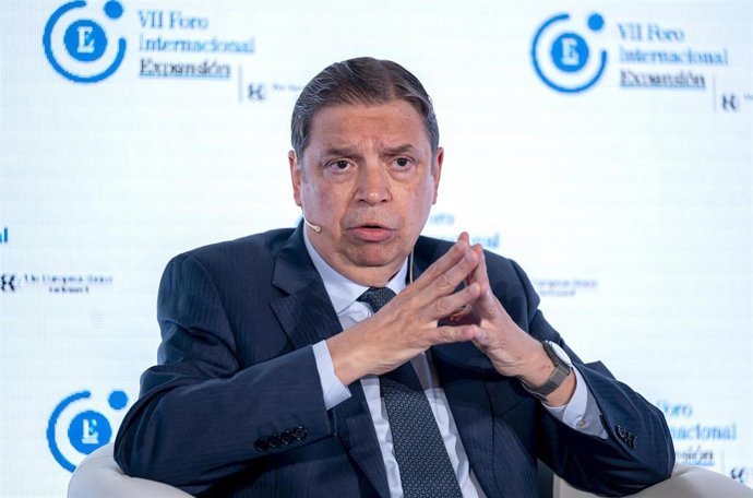 El Ministro de Agricultura, Pesca y Alimentación, Luis Planas, durante la segunda jornada del VII Foro Internacional Expansión, en el Parador de Alcalá de Henares, a 20 de mayo de 2025, en Alcalá de Henares, Madrid (España). El foro, organizado por el dia