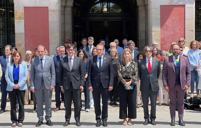 El minut de silenci davant el Parlament 