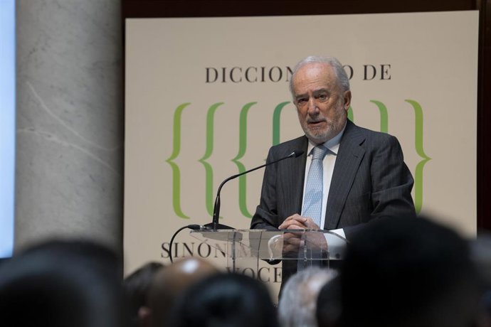 Presentacion del Diccionario de sinonimos, antonimos y voces a