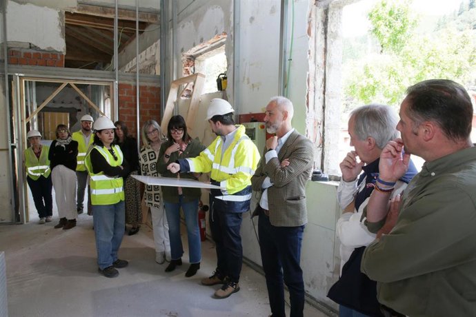 Obras de rehabilitación de las antiguas escuelas de La Serna para acoger la futura Escuela de Cocina y Gastronomía.