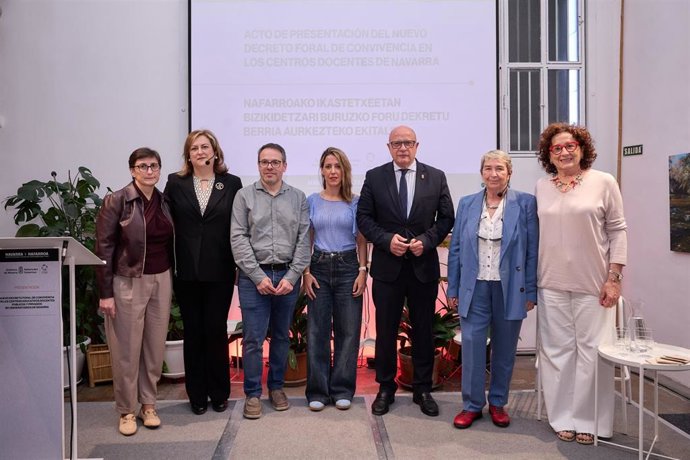 El consejero de Educación del Gobierno de Navarra, Carlos Gimeno, participa en la presentación del decreto foral de Convivencia.