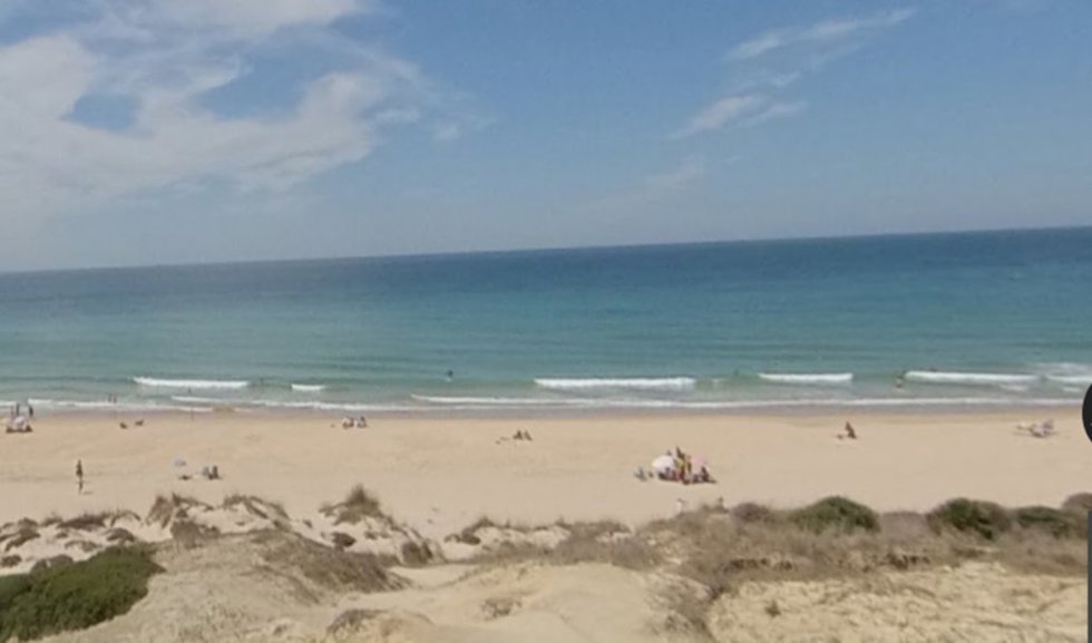 Archivo - Playa de la Barrosa en Chiclana de la Frontera.