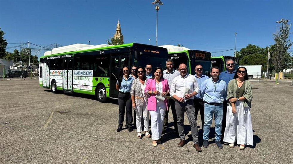 (Desde Izda., En Primera Fila) Granados, Jordano Y Jiménez, En La Presentación Del El Dispositivo Especial De Transporte Público Con Motivo De La Próxima Feria De Nuestra Señora De La Salud.