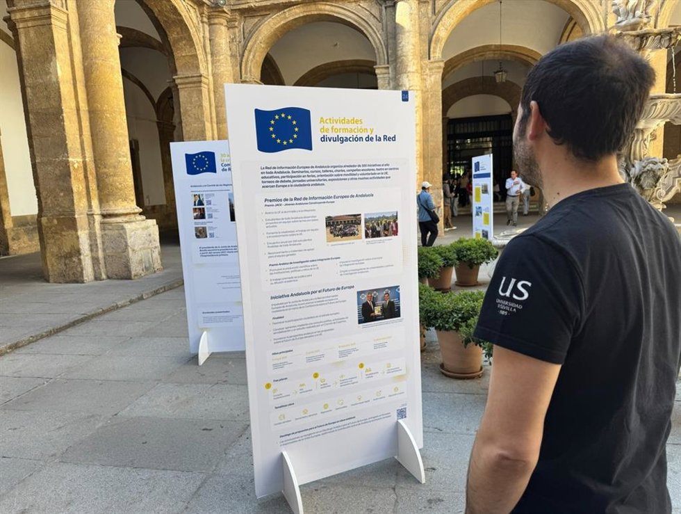 Exposición itinerante 'Andalucía, 40 años creciendo en Europa: del tratado a la transformación', en el Patio de la Fuente del Rectorado.