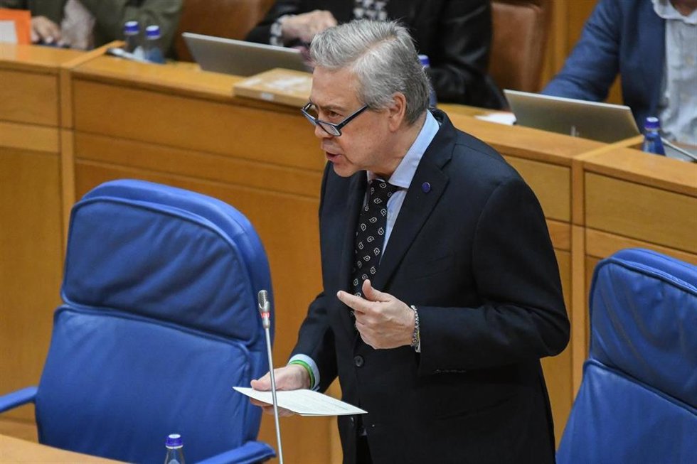 El conselleiro de Sanidade, Antonio Gómez Caamaño, comparece en el Parlamento de Galicia