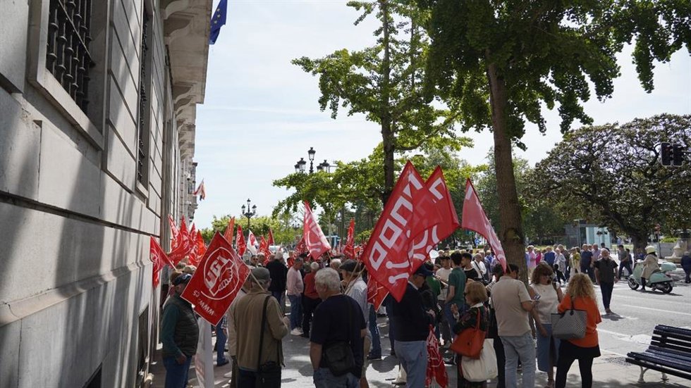 Los pensionistas exigen en Santander "más recursos públicos" para dependencia y sanidad