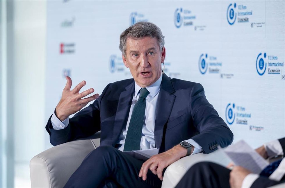El presidente del PP, Alberto Núñez Feijóo, durante la segunda jornada del VII Foro Internacional Expansión, en el Parador de Alcalá de Henares, a 20 de mayo de 2025, en Alcalá de Henares, Madrid (España).
